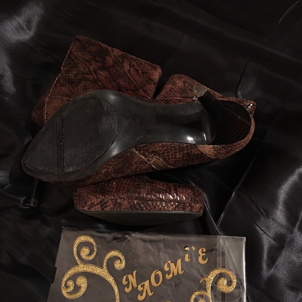 Boots - Picture 4 of 8